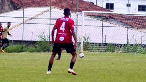 Übungsscrimmage-Der-Fußballmannschaft---Paranoia-In-Zeitlupe-Ec