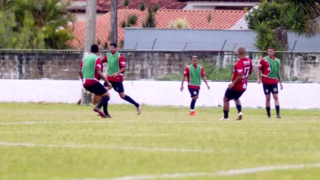 Fußballmannschaft-In-Einem-Scrimmage-Spiel-In-Zeitlupe