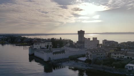 Aerial-view-Sirmione-italy,-peninsula-resort-town-on-lake-garda,-mediterranean-surroundings-historical-town-with-castle