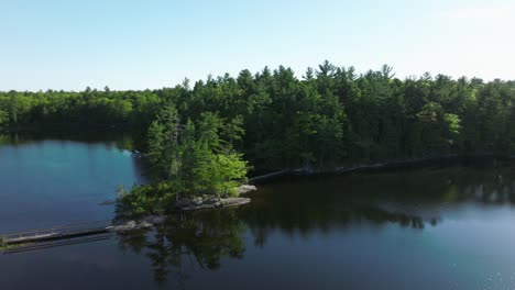 Hardy-lake-and-the-bridges-on-the-trail-in-the-central-part