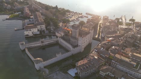 Aerial-view-Sirmione-italy,-peninsula-resort-town-on-lake-garda,-mediterranean-surroundings-historical-town-with-castle