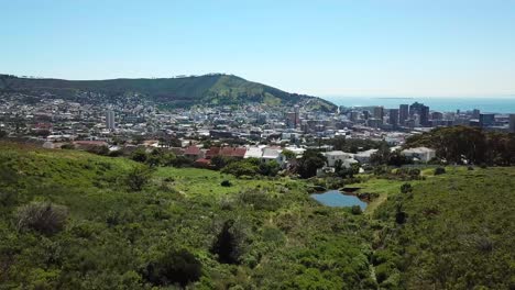Drone-shot-flying-forwards-revealing-the-city-of-Cape-Town