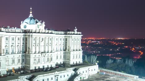 Palacio-Real-De-Madrid-En-La-Noche,-Lapso-De-Tiempo