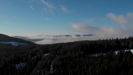 Cloud-covered-forrest-landskape,-Trysil,Norway
