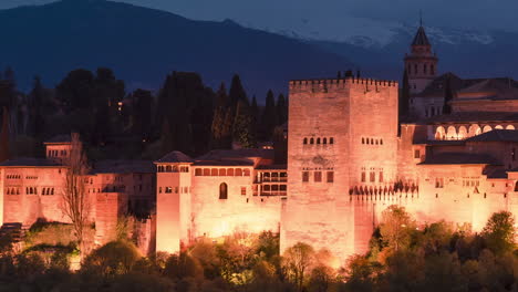 Sonnenuntergang-Mit-Der-Alhambra-Von-Granada-Als-Hauptthema