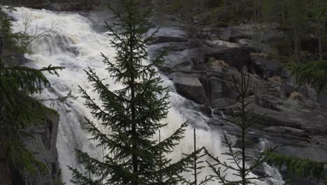 Schöner-Wasserfall-In-Norwegen.-Zeitlupe