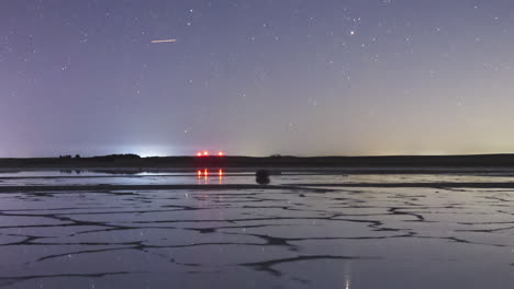Timelapse-of-moonset-and-stars-in-a-mirror-like-lake