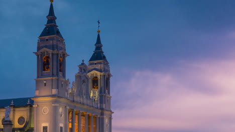 Timelapse-of-a-sunset-in-the-Almudena-Cathedral,-Madrid