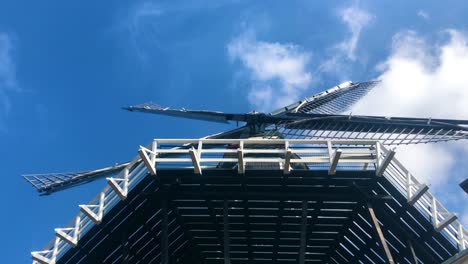Die-Segel-Einer-Holländischen-Windmühle,-Langsam-Rotierend-|-Haarlem,-Niederlande-|-HD-Mit-30fps