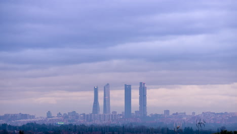 Skyline-Von-Madrid-Mit-Schönen-Wolken-Im-Hintergrund