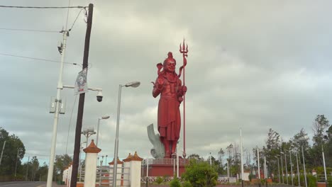Wide-shot-of-Hindu-god-statue-in-Mauritius-temple