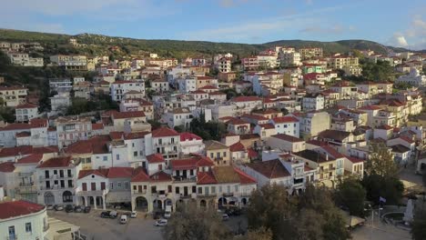 Unveiling-shot-of-Pilos-town-in-Peloponnese-region,-Greece