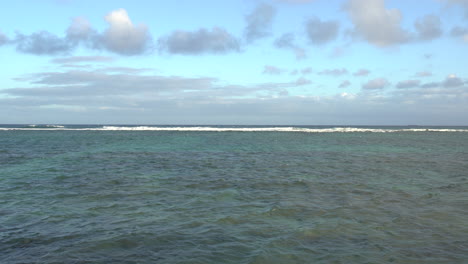 4K-Ocean-waves-are-breaking-on-the-reef