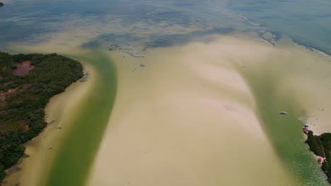 Luftaufnahme-Der-Paradiesischen-Insel-Holbox-In-Mexiko,-Schöne-Landschaft-Der-Insel-Und-Flache-Lagune
