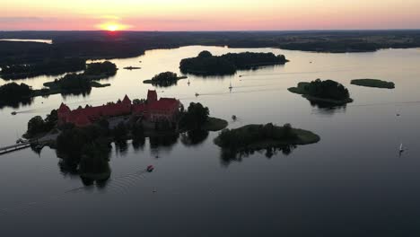 Small-islands-in-Galve-lake,-Trakai,-Lithuania