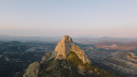 Panoramic-view-of-the-rock-of-bernal,-cinematic