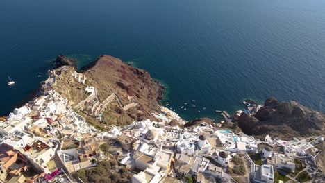 Griechenland-Oia-Santorini-Luftaufnahmen-Von-Drohnen-7.mp4
