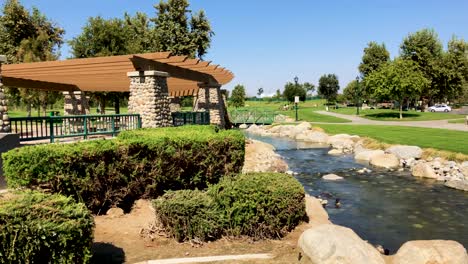 Bakersfield-River-Walk-Park-An-Einem-Sonnigen-Sommertag