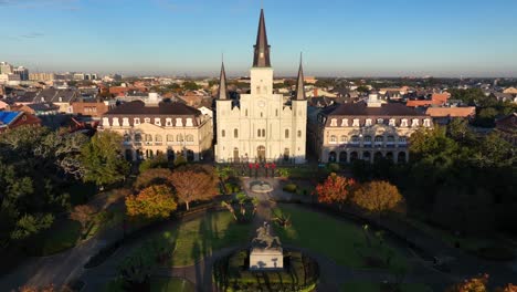 St.-Louis-Kathedrale-Und-Turmtürme-Im-Französischen-Viertel-Von-New-Orleans