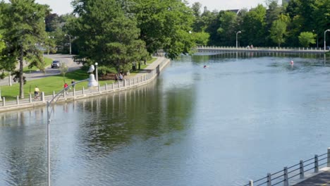 Tarde-Tranquila-En-El-Canal-Rideau-En-Ottawa,-Canadá