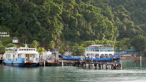 First-person-view-of-a-ferry-arriving-at-Koh-Chang-island,-Thailand