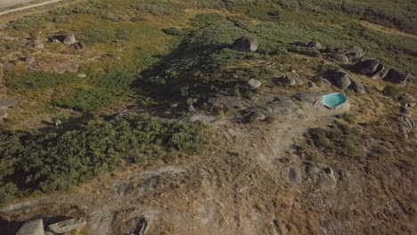 Das-Berühmte-Steinhaus-In-Portugal,-Luftaufnahmen-In-4k