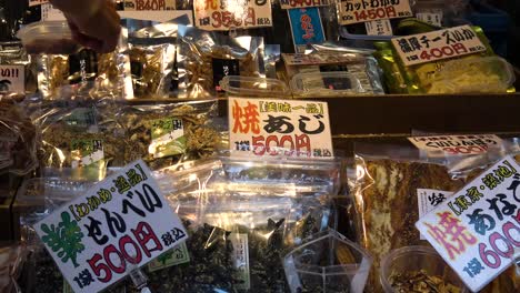 Comida-De-Primer-Plano-Frente-A-La-Tienda-En-El-Mercado-De-Pescado