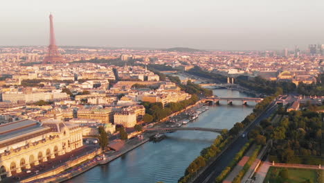 Aerial-view-to-Eiffel-tower-and-Seine´river-at-sunrise,-Paris,-France