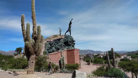 Monumento-A-Los-Héroes-De-La-Independencia-De-Ernesto-Soto-Avendaño-En-Humahuaca,-Argentina