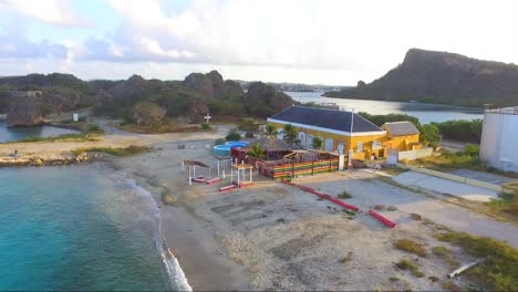 Enthüllt-Den-Salzwassersee-Hinter-Dem-Bahia-Beach-House-Auf-Der-Insel-Curacao