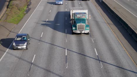 Coches-Circulando-En-El-Tráfico-De-Seattle