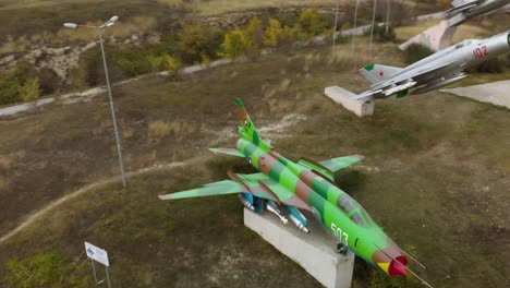 Tomas-Panorámicas-Aéreas-De-Aviones-Militares-Exposición-Al-Aire-Libre-Del-Museo