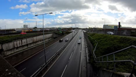 Zeitraffer,-Von-Der-A50,-Der-Zweispurigen-A500,-Der-Autobahn-In-Der-Nähe-Des-Stadtzentrums-Von-Stoke-On-Trent,-Der-Hauptfahrbahn-In-Den-Midlands,-Dem-Geschäftigen-Pendler,-Der-Logistischen-Durchgangsstraße-Für-Lastwagen-Und-Allen-Transportmitteln