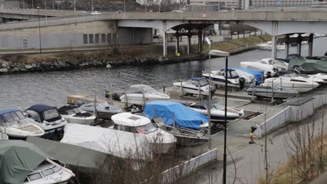 Hafen-Von-Stavanger-Sonntagnachmittag,-Alte-Boote-In-Einem-Verschlafenen-Hafen