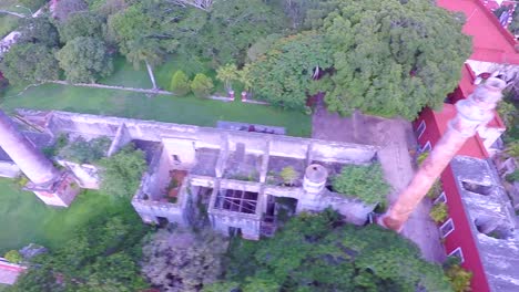 Vista-Aerea-Con-Drone-De-La-Finca-San-Pedro-Chimay-En-Ruinas,-Que-Tenia-2-Chimeneas-En-Yucatan