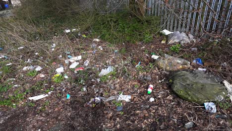 Abfall-Nach-Fliegenkippen,-Mülldeponie,-Sondermüll,-Littering,-Fliegenkippen-In-Stoke-On-Trent,-Einer-Der-ärmsten-Gegenden-Englands