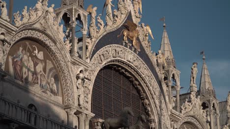 Nahaufnahme-Der-Schönen-Architektur-Der-Markusbasilika-In-Venedig,-Italien