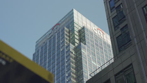 Revealing-shot-of-the-citibank-building-in-Canary-Wharf,-London