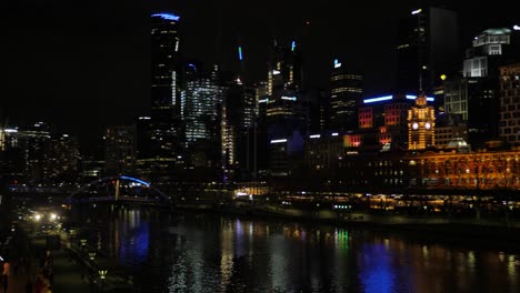 Flinders-Street-Estación-De-Tren-Noche,-Julio,-2019-Melbourne-Estación-De-Tren,-Flinder-Street-Estación-Melbourne-Lanmark-2019