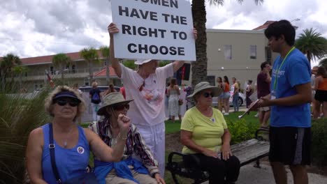 Calle.-Agustine,-Florida-Marcha-Por-La-Elección-De-Mujeres-Manifestantes