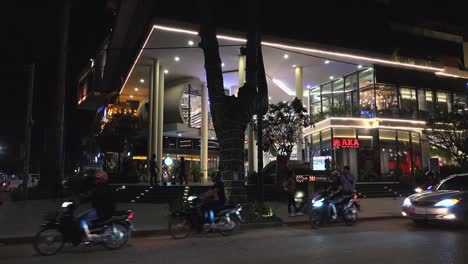 Entrada-De-La-Esquina-Del-Centro-Comercial-Heritage-Walk-Por-La-Noche