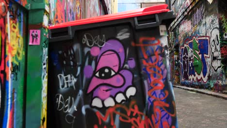 Tourists-visiting-graffiti-artwork-in-Hosier-Lane-Melbourne-CBD