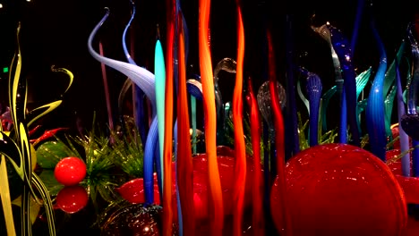 Colorful-and-mesmerizing-glass-exhibits-made-by-world-famous-artist-Dale-Chihuly-at-the-Chihuly-Garden-and-Glass-Museum-in-Seattle,-Washington