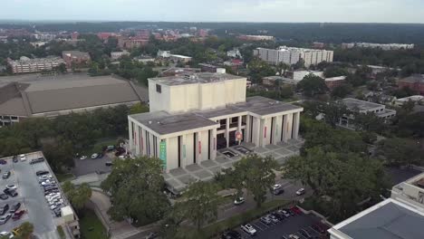 Umgekehrte-Antenne-Aus-Der-Staatsbibliothek-Und-Den-Archiven-Des-Gebäudes-Von-Florida,-Talhahassee,-Offenbaren