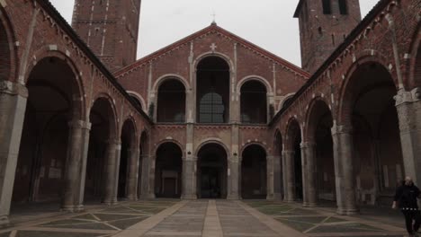 Aussenansicht-Der-Basilika-St