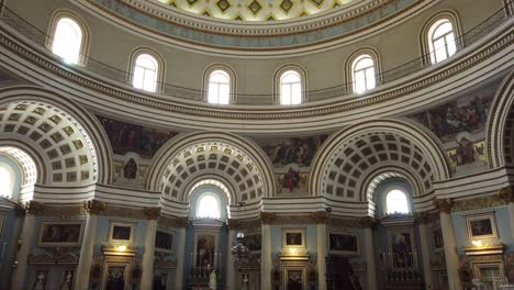 Vistas-Interiores-De-La-Iglesia-De-La-Rotonda-En-Mosta,-Malta