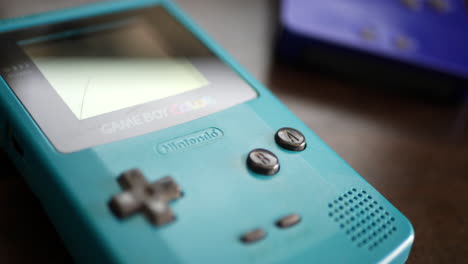 Un-Clásico-Dispositivo-De-Mano-De-Videojuegos-Retro-Vintage-Nintendo-Gameboy-Color-Y-Advance-Sp