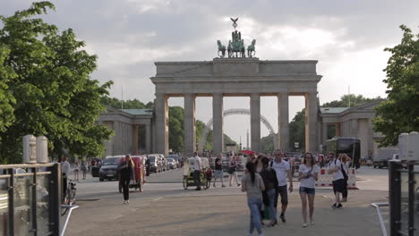 Weite-Aufnahme-Des-Brandenburger-Tors---Berlin,-Deutschland