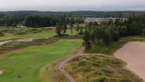 Campo-De-Golf-De-Arena-En-Suecia-Desde-Arriba-Durante-El-Otoño