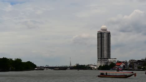 Chaophraya-River-is-filled-with-history-and-culture